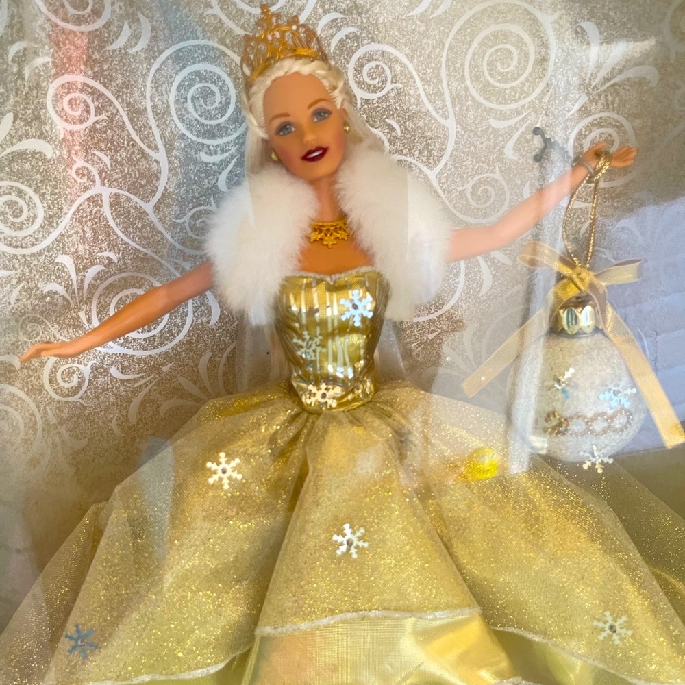 Special 2000 Edition Celebration Barbie - Picture 3 of 8